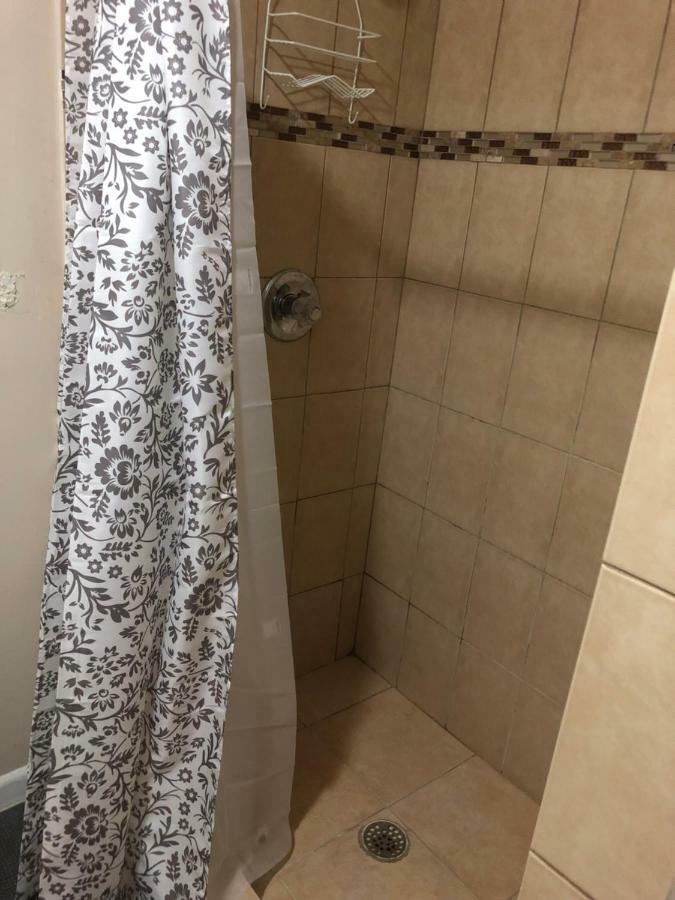 شقة هوليوود  في Quiet Cozy Efficiency المظهر الخارجي الصورة
